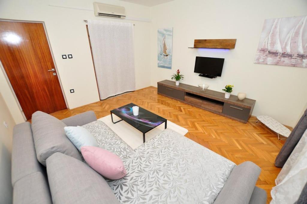 Apartments Gabi Омиш Экстерьер фото