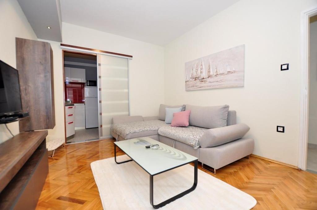 Apartments Gabi Омиш Экстерьер фото