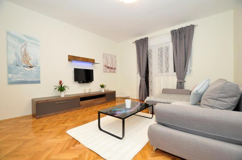 Apartments Gabi Омиш Экстерьер фото