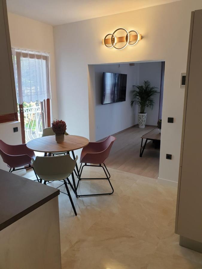 Apartments Gabi Омиш Экстерьер фото