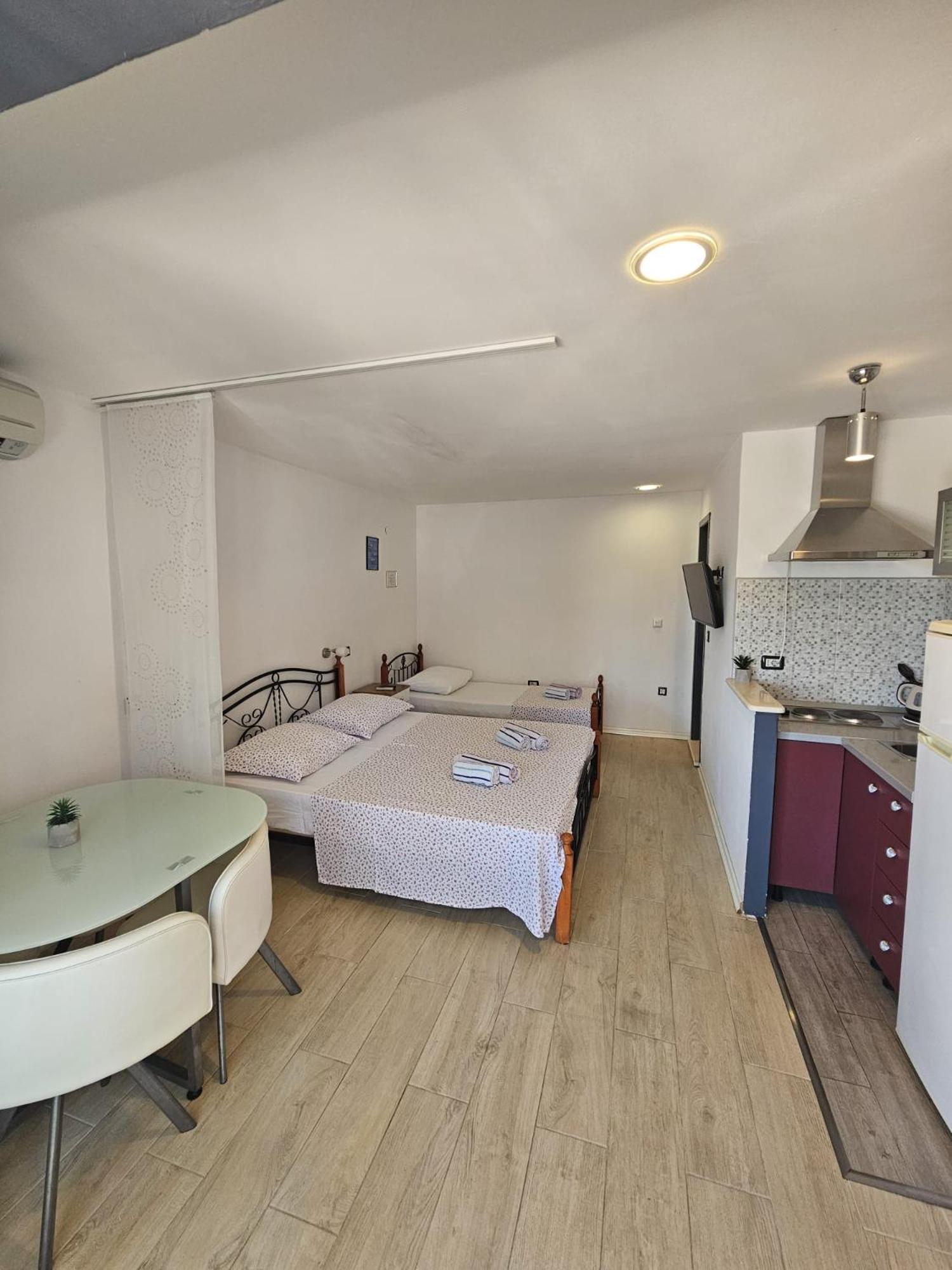 Apartments Gabi Омиш Экстерьер фото