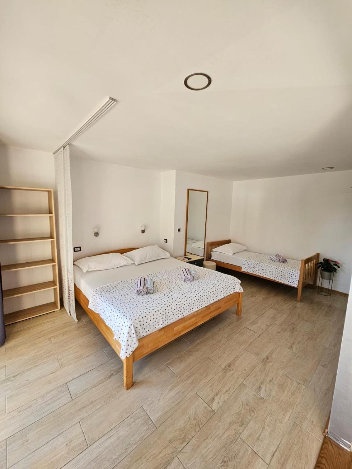 Apartments Gabi Омиш Экстерьер фото