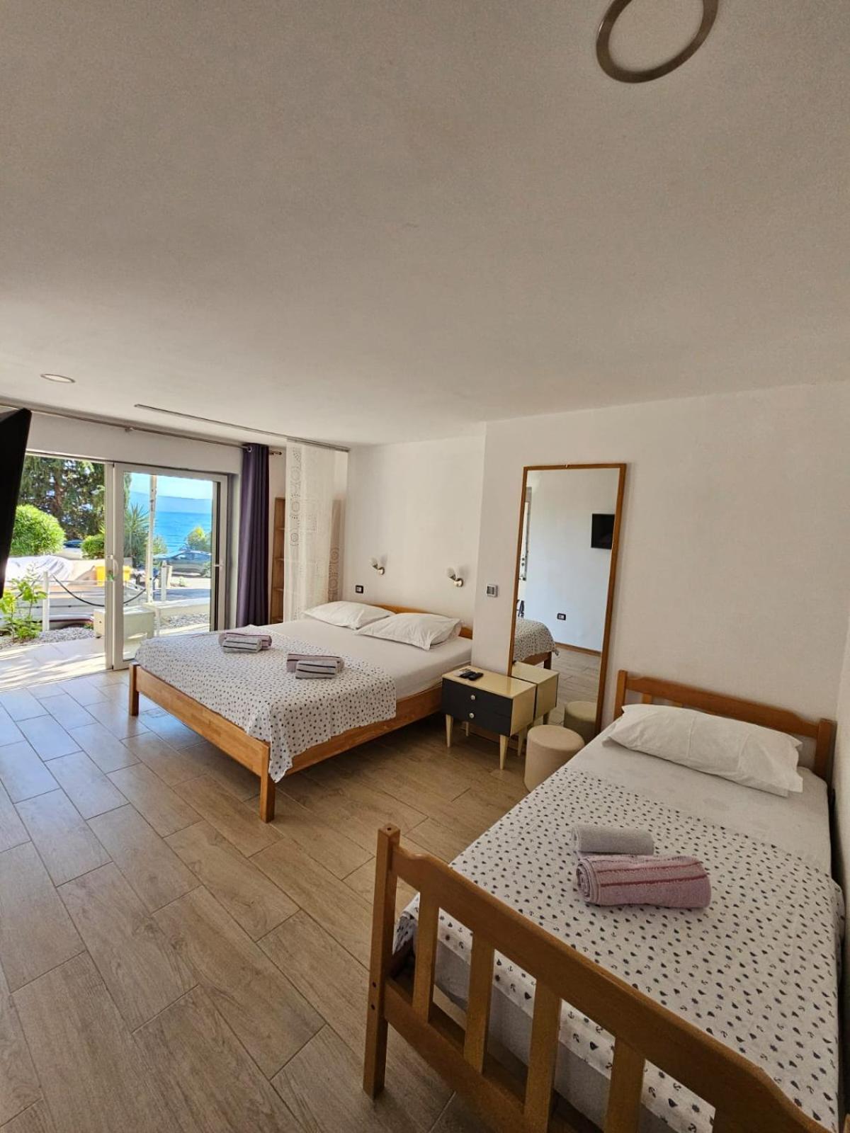 Apartments Gabi Омиш Экстерьер фото